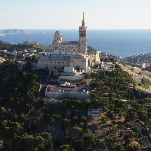 Vue aerienne sur notre dame de la garde