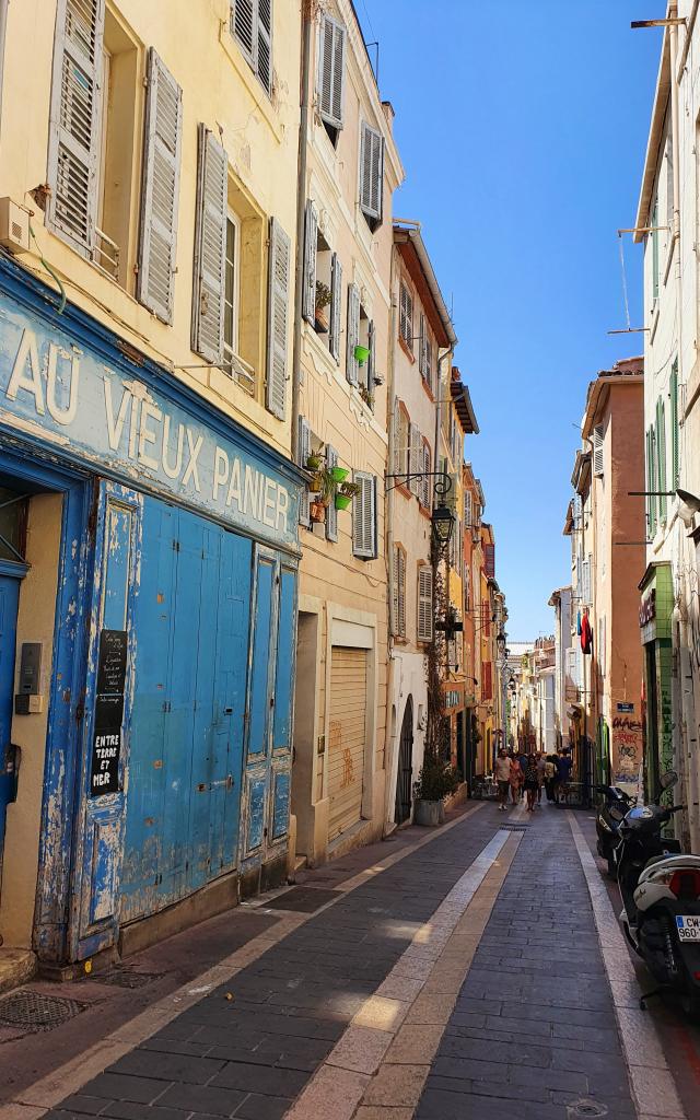 ruelle dans le quartier du panier à Marseille