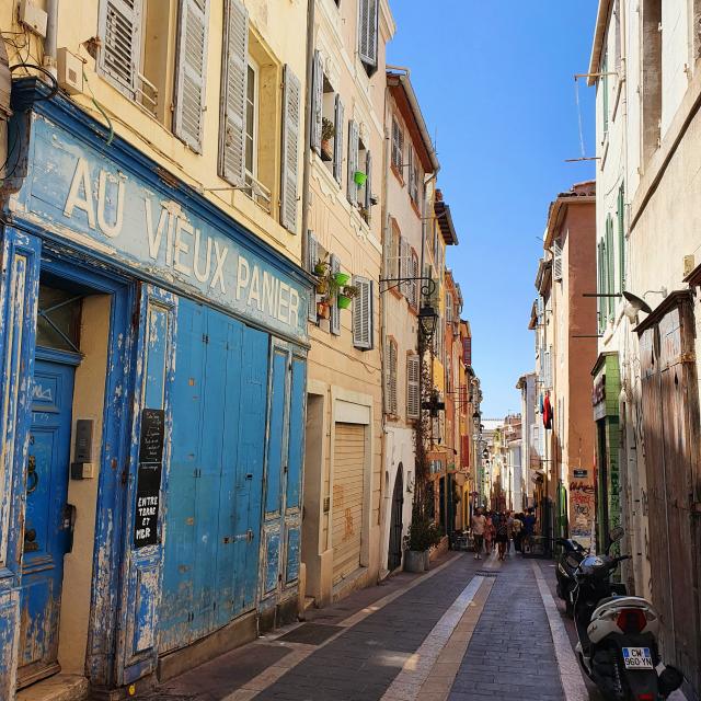 ruelle dans le quartier du panier à Marseille