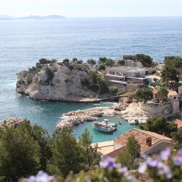 Vue sur la calanque de Niolon sur la Côte Bleue,