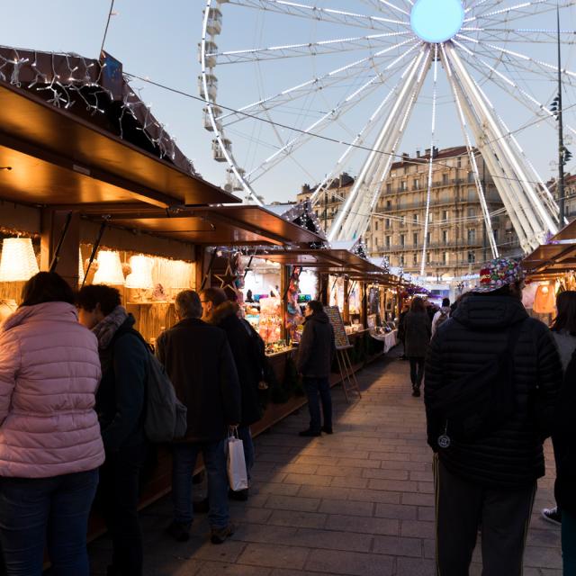 Marché de Noël sur le Vieux-Port à Marseille