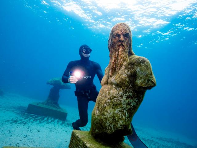 Musée subaquatique de Marseille, sculpture Poseidon et Morgan Bourc'his