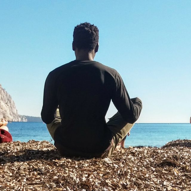 yoga dans les Calanques de Marseille