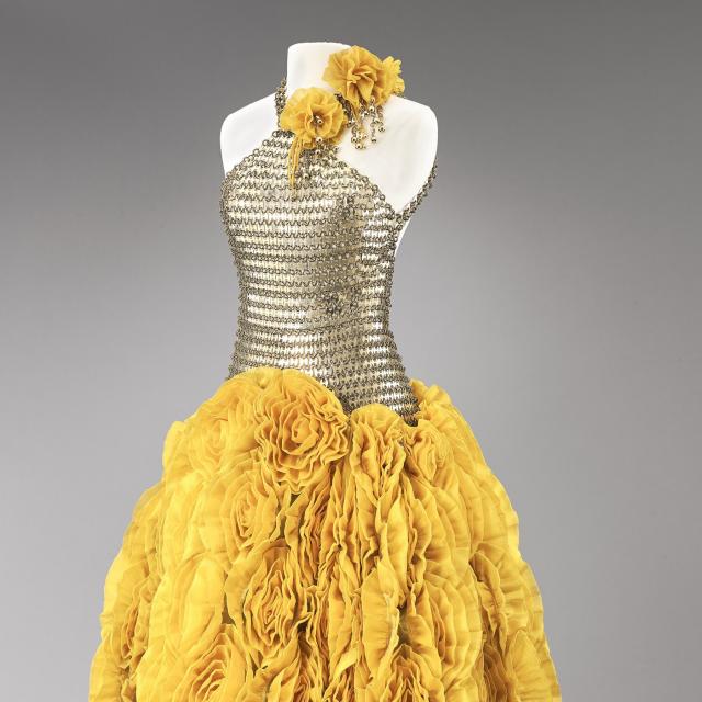 robe du soir paco rabanne de l'exposition jaune à borely