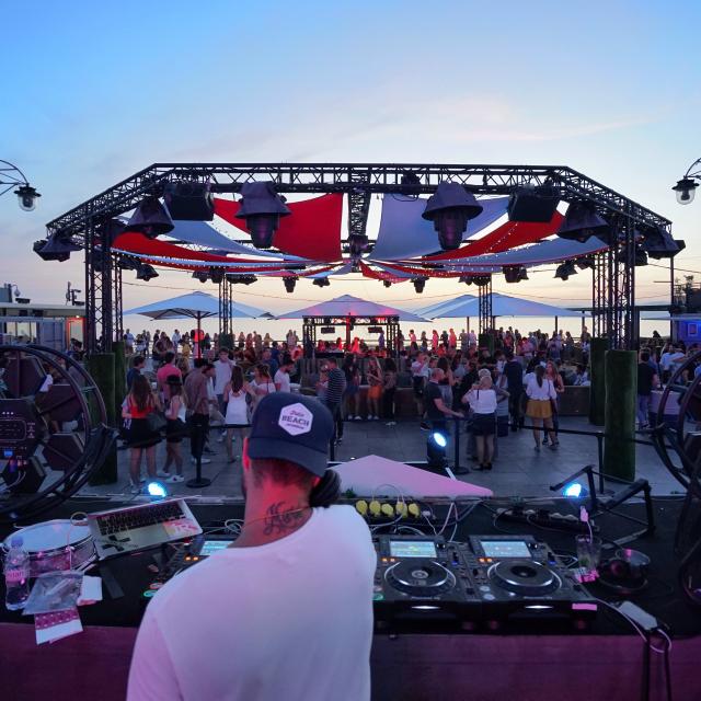 DJ aux Terrasses Du Port