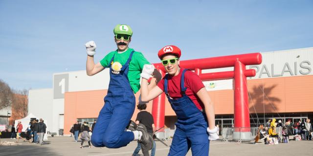 Hommes déguisés en Mario et Luigi à la Japan Expo