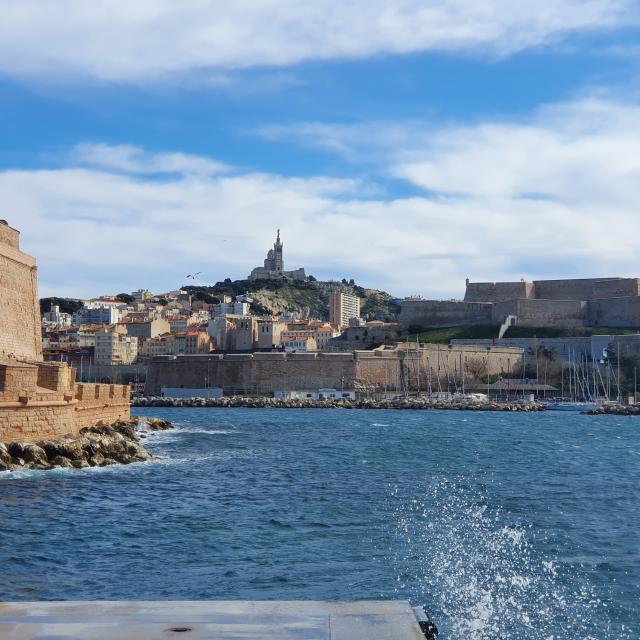 Notre Dame De La Garde Depuis Le Mucem