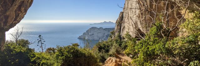 calanques-depuis-la-grotte-de-loshkomtcm.jpg