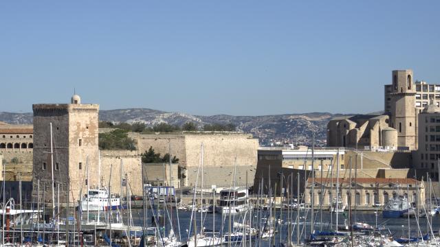 Vieux-port-entree-fort-St-jean-eglise-St-laurent-ADD.jpg