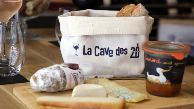 table à la cave des 20