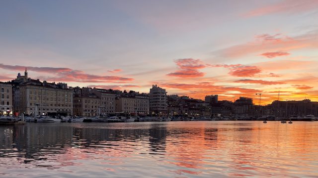 Vieux-Port-coucher-de-soleil-janvier-©joOTCM-6-e1674140037186.jpg