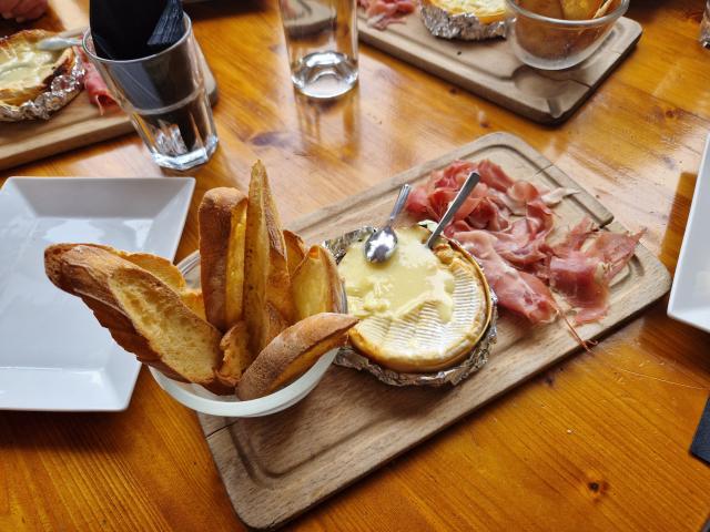 Camembert rôti au Pastis