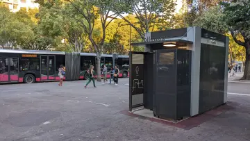 Aseos públicos en la avenida del Prrado de Marsella