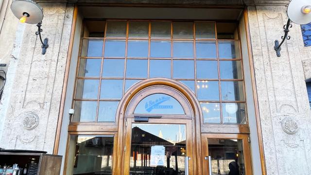 façade du bar de la marine