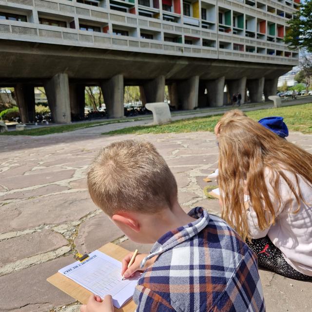 Vg Enfants Parcours Ludique Cité Radieuse Enfants avec petit carnet de coloriage