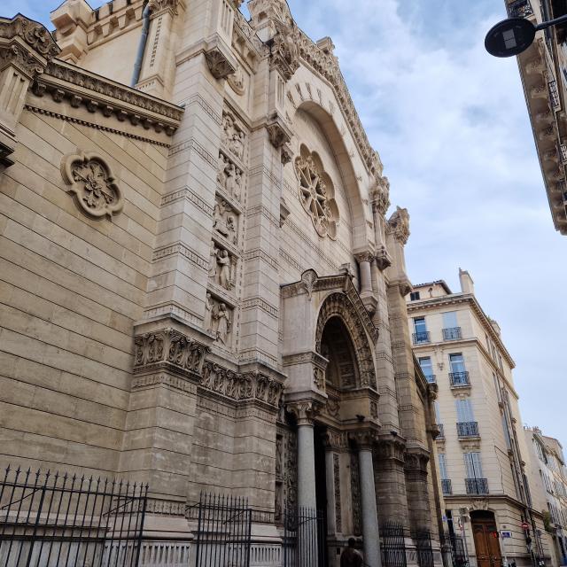 Couvent Saint Lazare les Dominicains, contre plongée