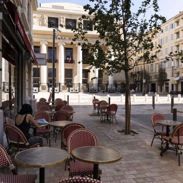 terrasse devant l'Opéra Municipal Marseille