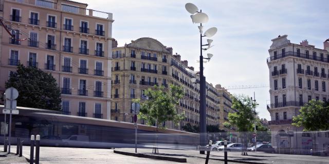 Rue-de-la-Republique-placeSadi-Carnot-TramjoYanaOTCM-min.jpg