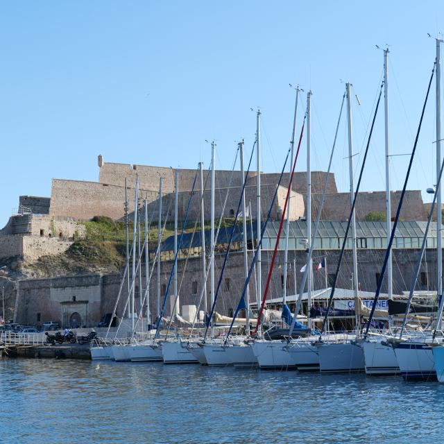 Vieux port et fort Saint-Nicolas, vue sur les bateaux