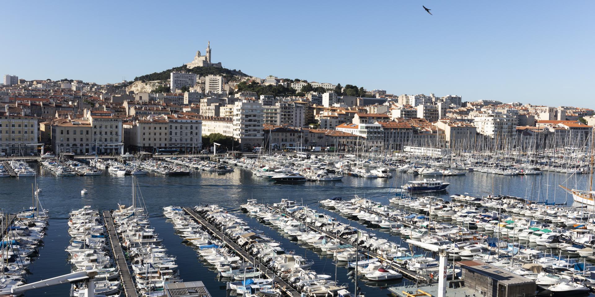 Vieux-Port et !notre-Dame de la Garde en fond
