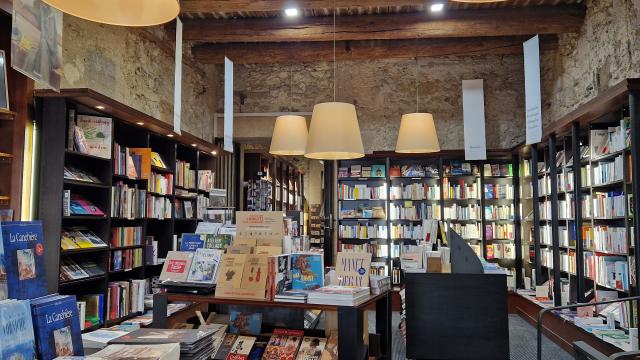 Intérieur de la librairie Les Arcenaulx