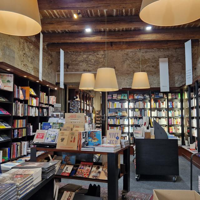 Intérieur de la librairie 