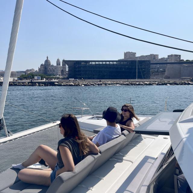 Catamaran devant le mucem