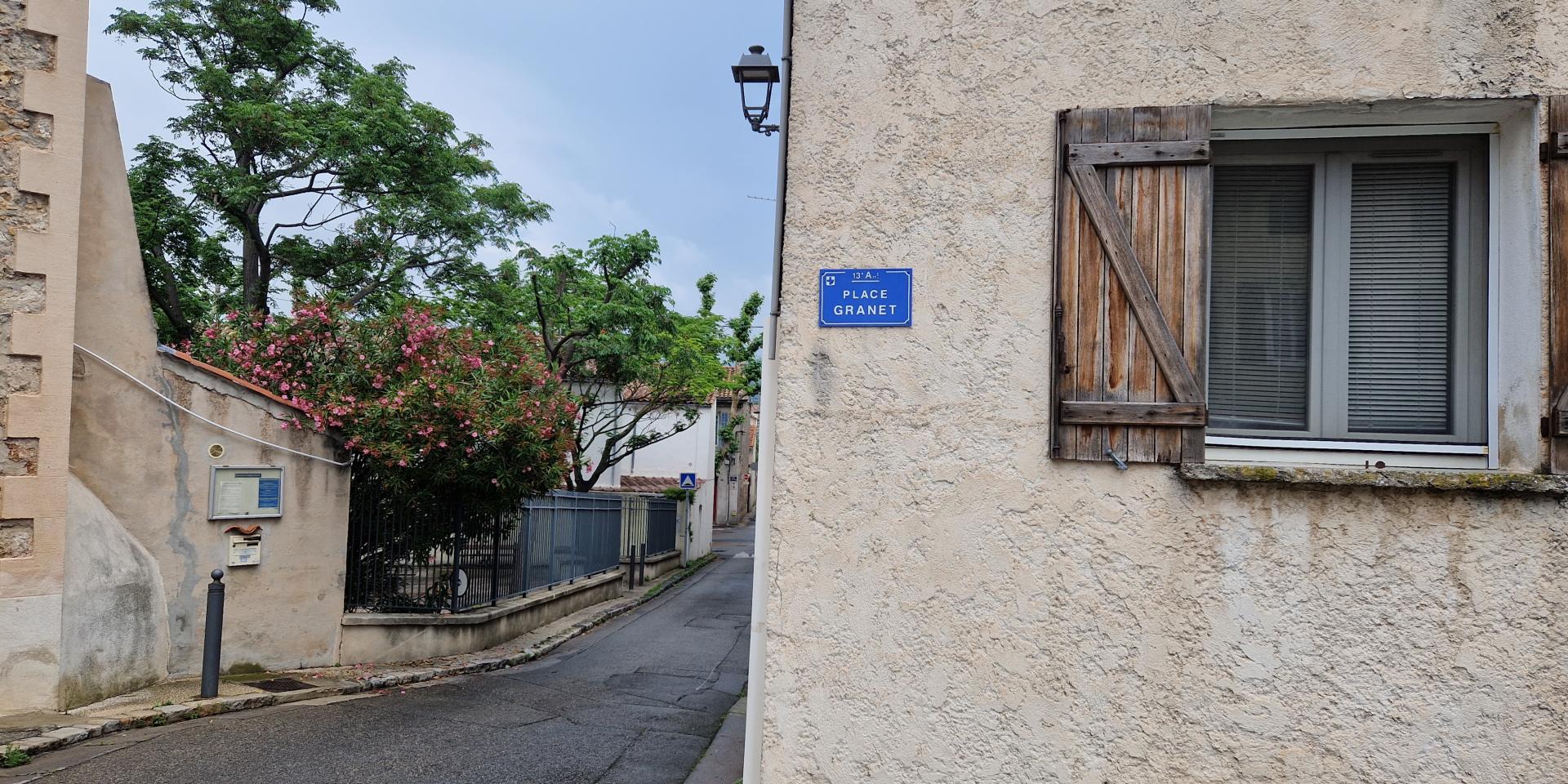 Coin de la Place Granet des Olives
