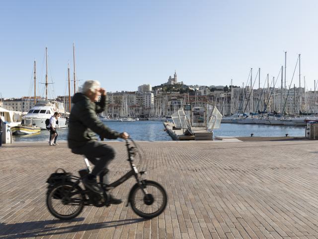 Balade au Vieux-Port de Marseille en vélo