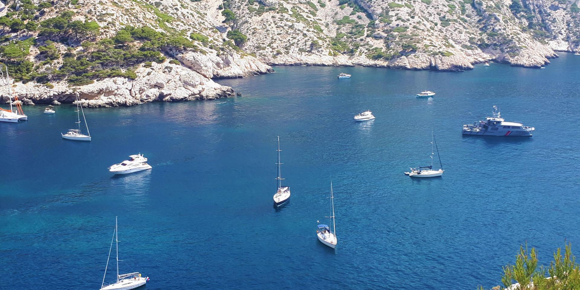 Bateaux dans la Calanque de Sormiou