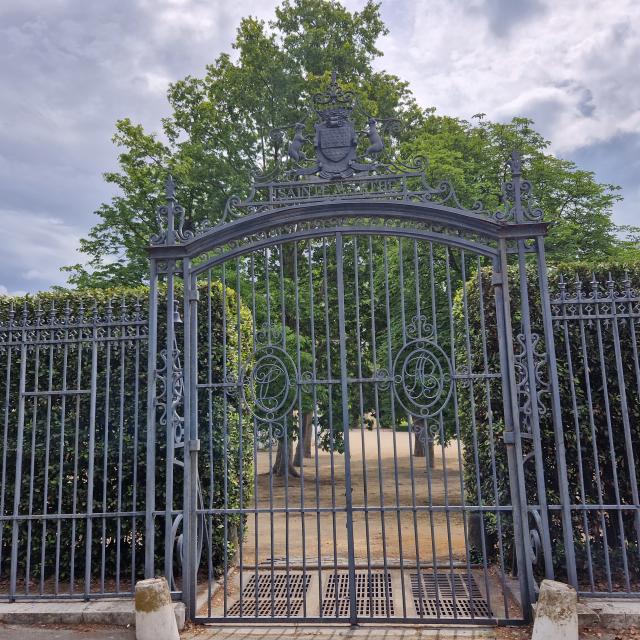 Chateau Ricard Devanture Portail