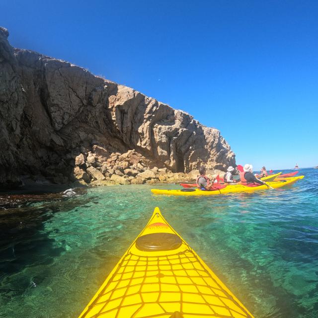Kayak De Mer Baie des Singes à Marseille, vue sur l'île Maïre