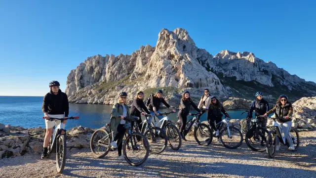 Group mountain biking at the Baie des Singes