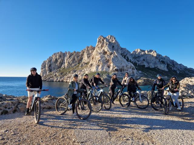 Groupe en sortie VTT à la baie des singes