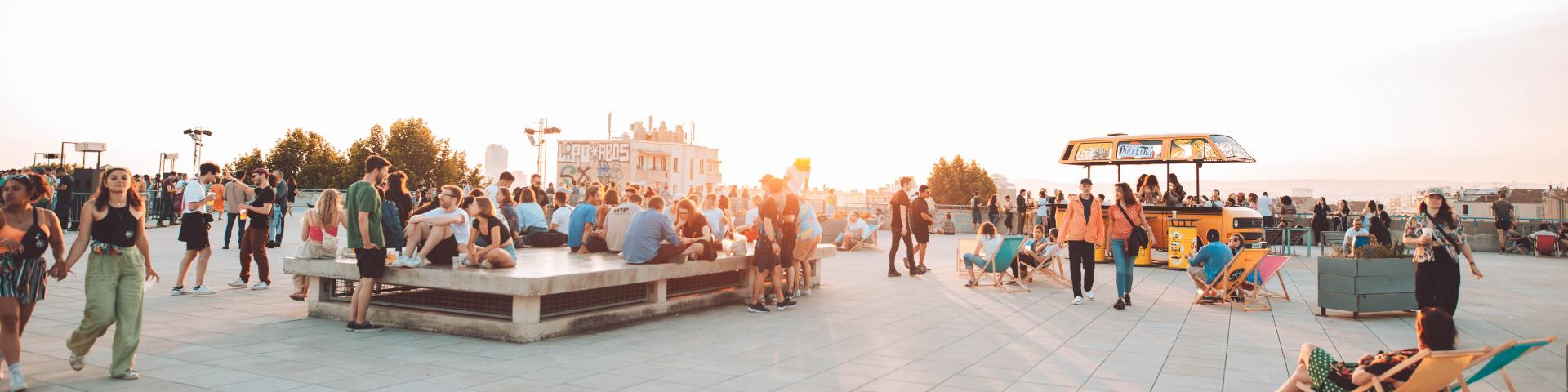 toit terrasse de la friche pendant festival le bon air