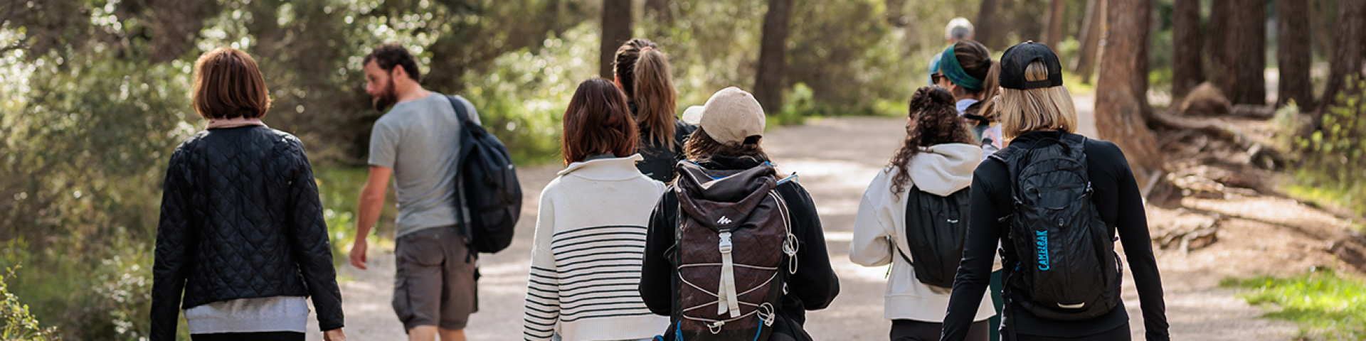 Randonneurs dans les calanques