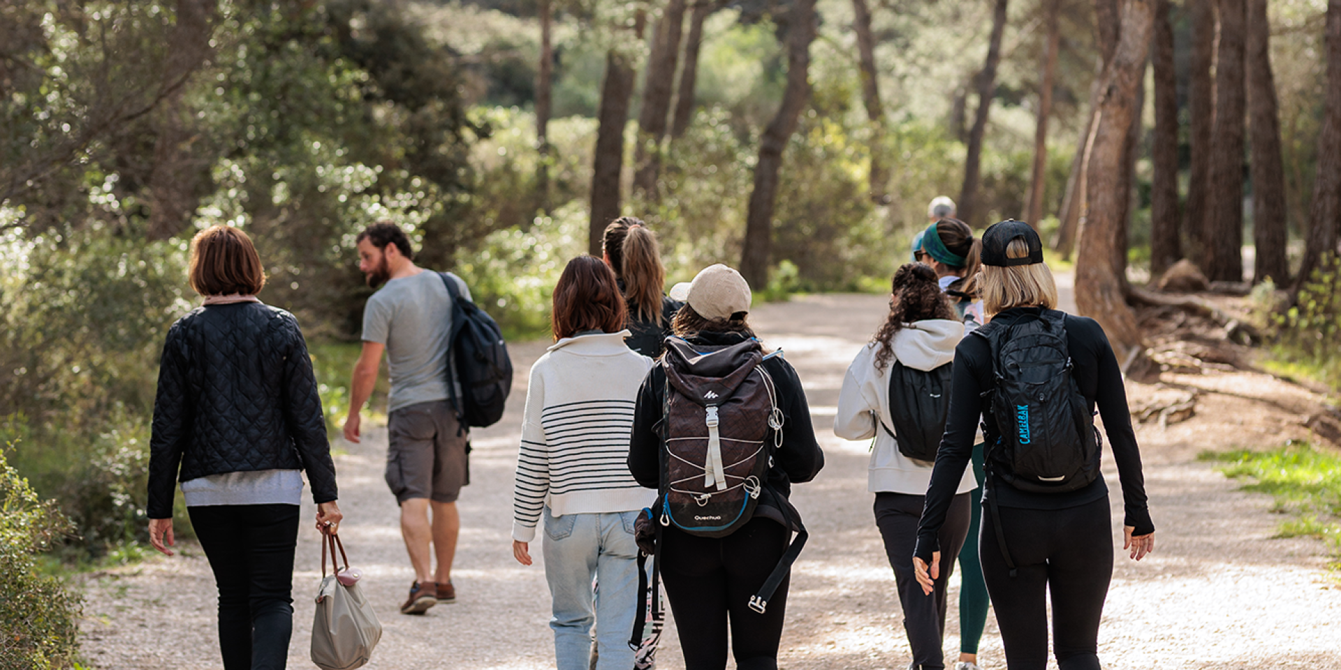 Randonneurs dans les calanques
