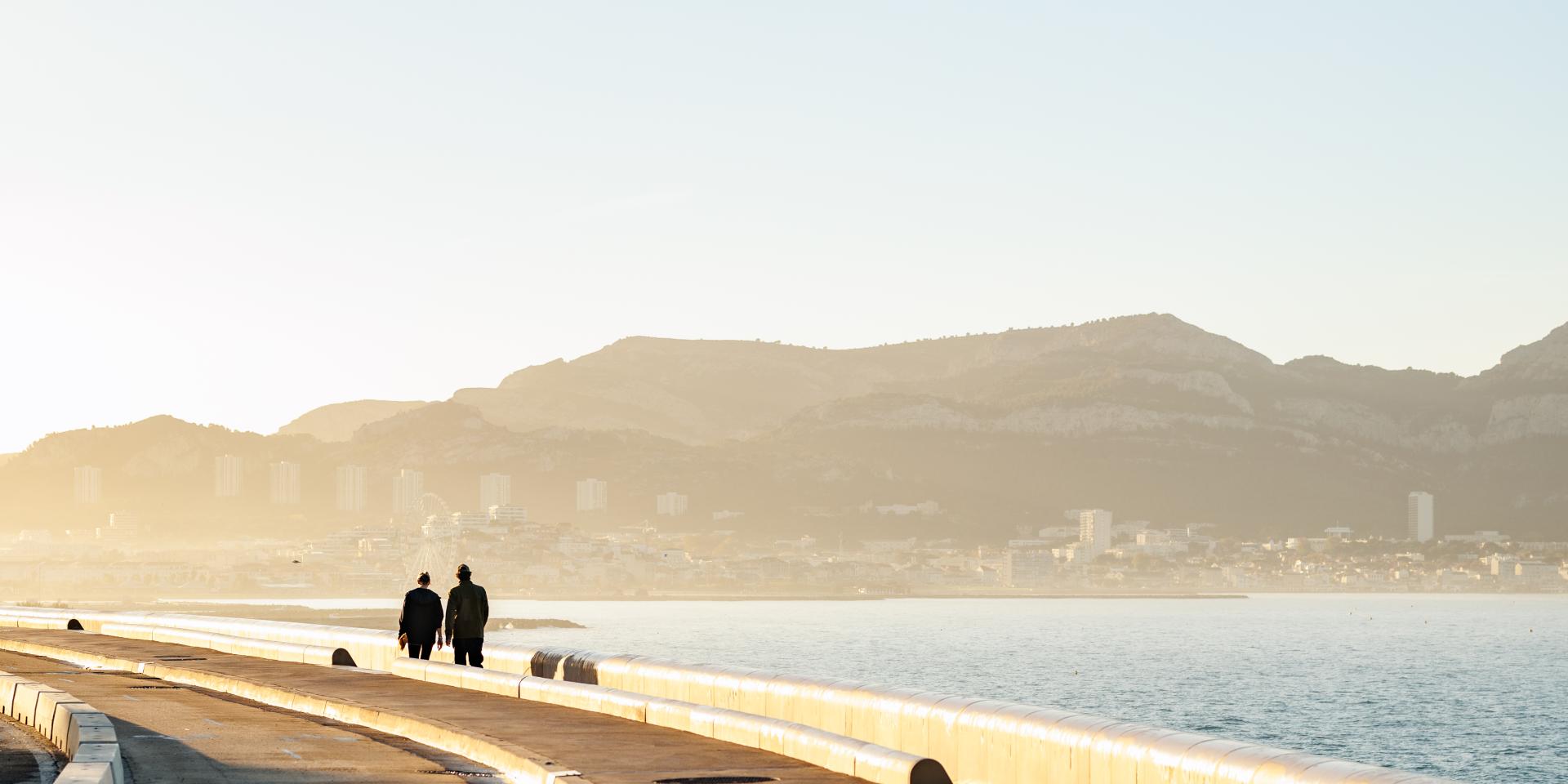 Corniche Kennedy Marseille promeneurs