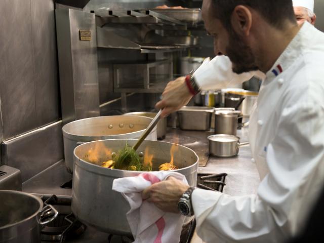 Cour de bouillabaisse au restaurant Le Miramar