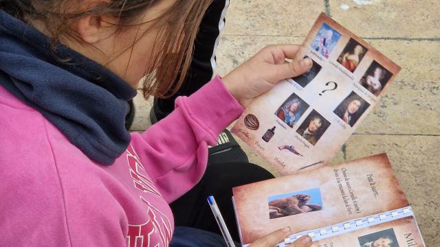 Tour Guide Enquete Royale Scotlcm 74 Rotated