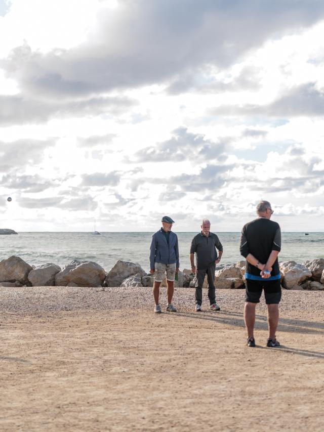 Partie de pétanque au boulodrome de la vieille chapelle