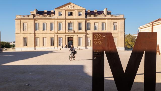 Chateau Borely dans le Parc Borely