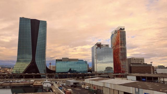 Skyline Marseille quartier Euromed depuis le Ferry