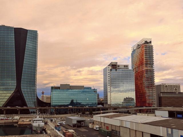 Skyline Marseille quartier Euromed depuis le Ferry