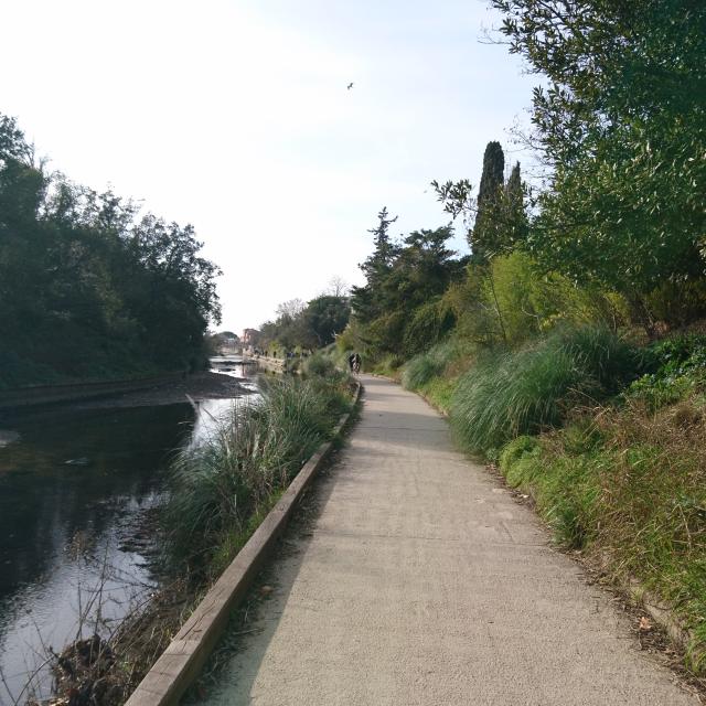 Sendero Rive De Lhuveaunesbotlcm