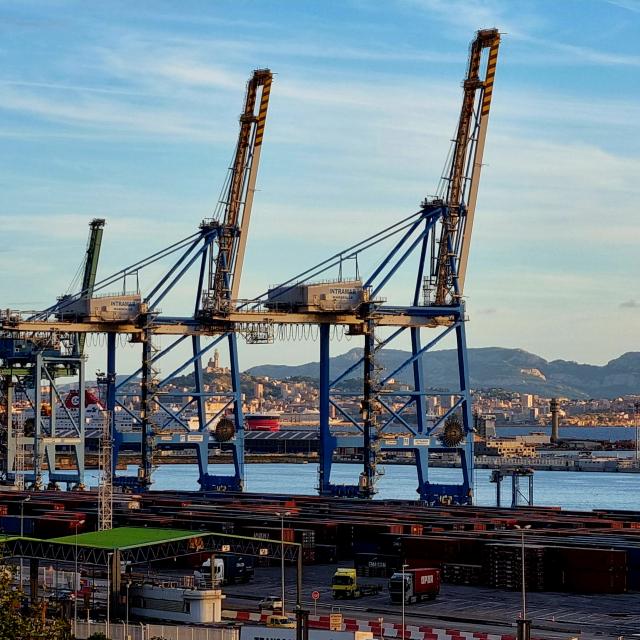 Grues dans Quartier Mourepiane