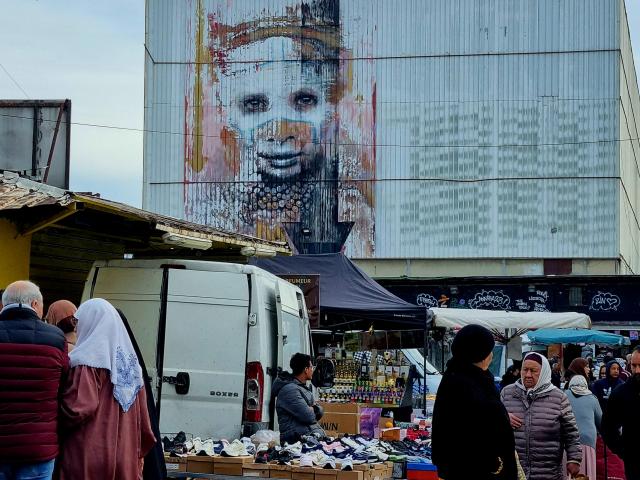 Quartier Les Crottes à marseille Marche Aux Puces