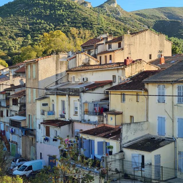 Habitations dans le quartier de St Marcel à Marseille