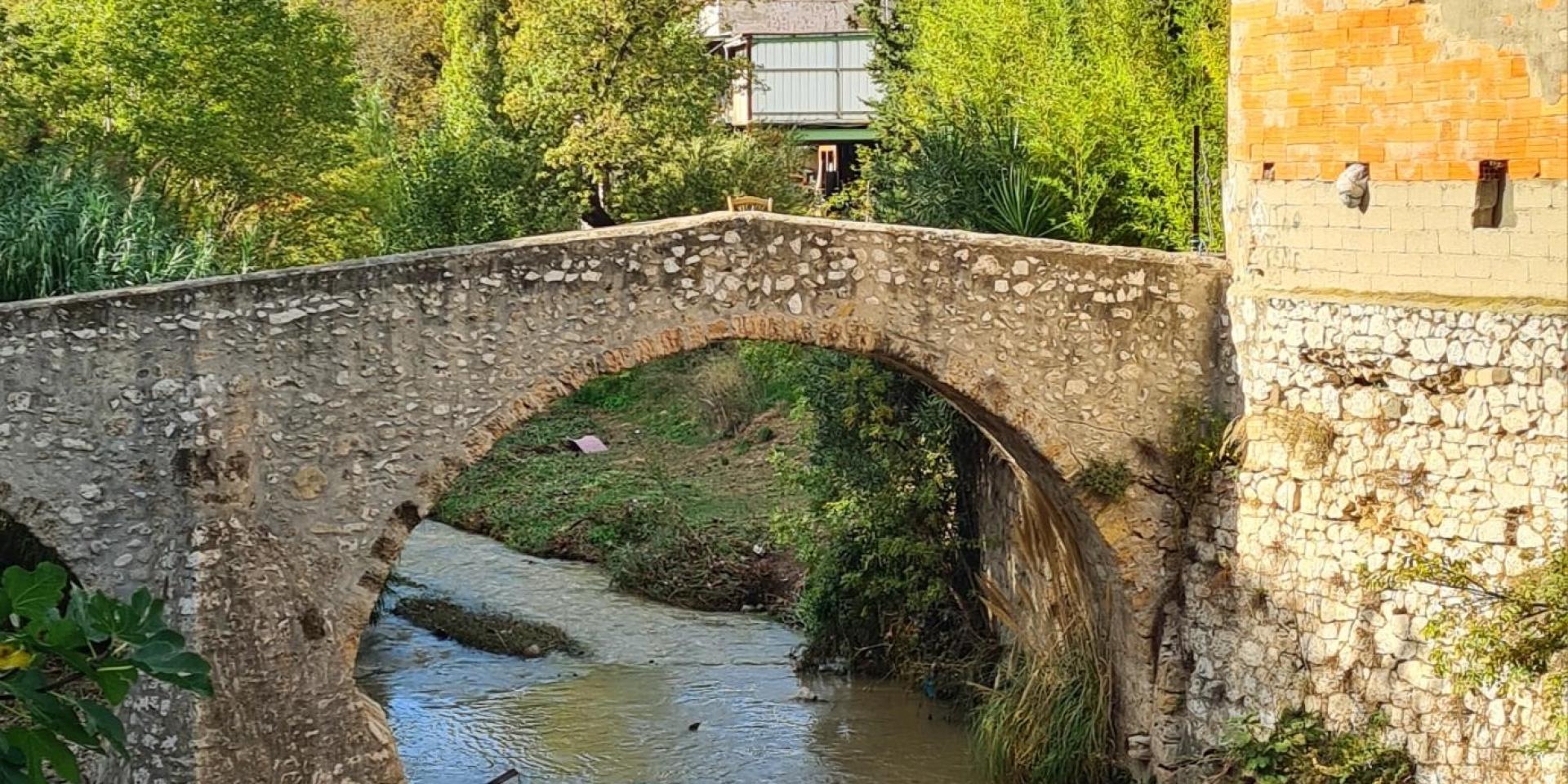 Petit pont dans le quartier de Saint Marcel à Marseille