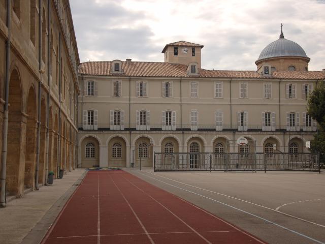 Cour Du Ycee Thiers Chapelle Des Bernardineswikimedia Charlotte Noble